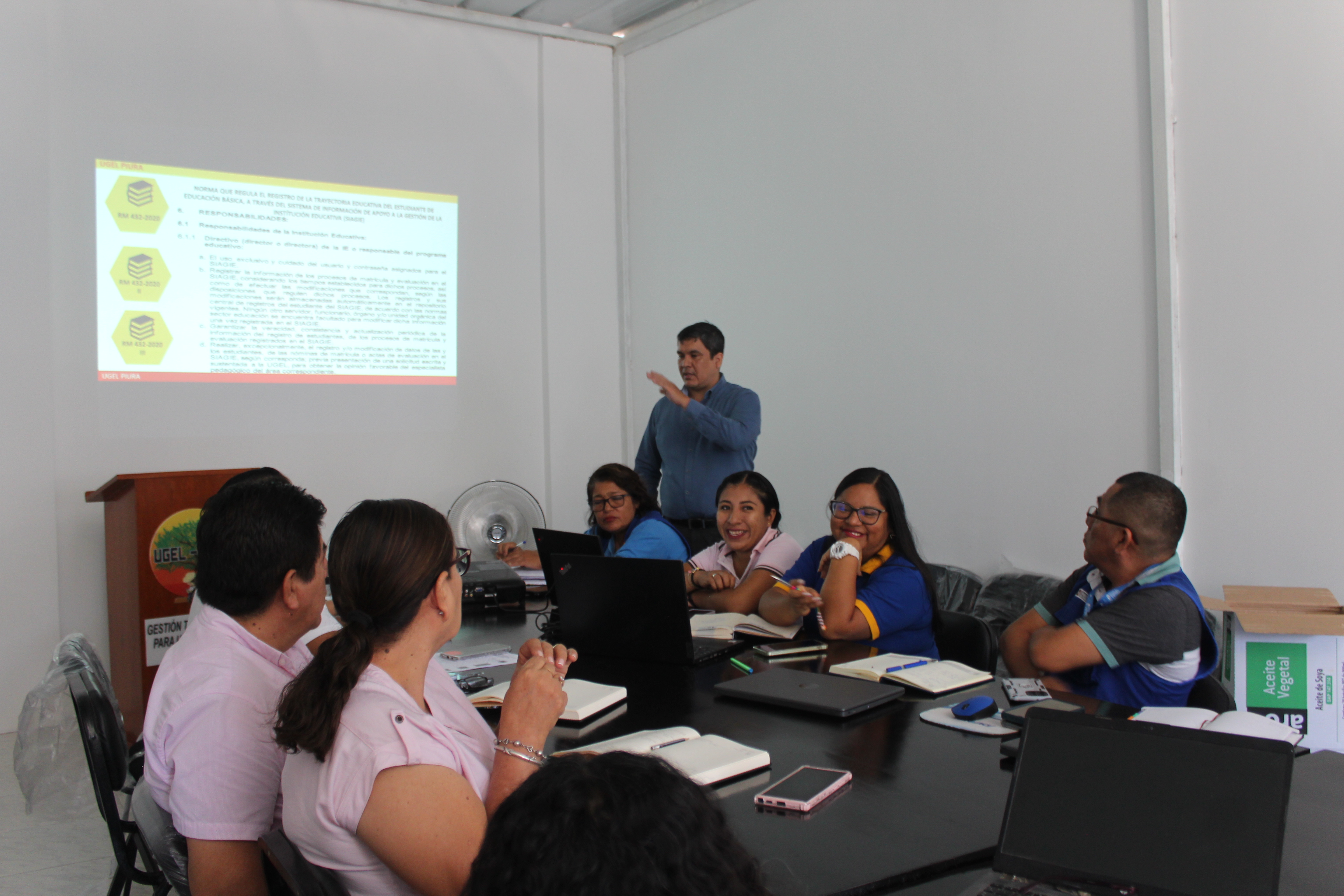 UGEL Piura Refuerza la Gestión Educativa con Reunión Clave sobre SIAGIE y Calendario Escolar 2025