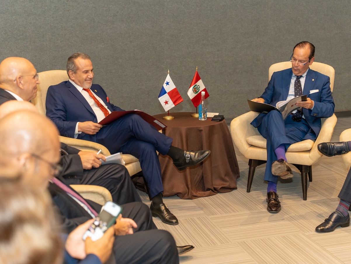 Canciller Elmer Schialer - Javier Martínez-Acha Canciller de Panamá - Reunión de Trabajo