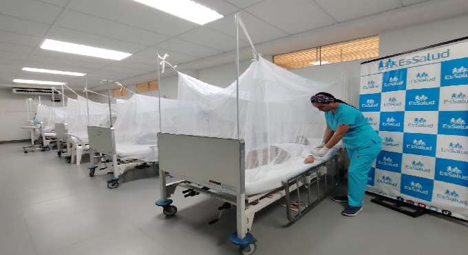 EsSalud instala camas para pacientes con dengue en Tarapoto