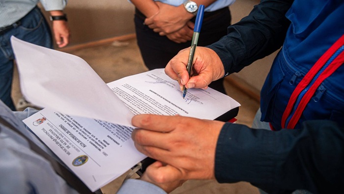 se realizó entre el área ejecutiva de la comuna provincial y la empresa Consorcio Saneamiento Alto Amazonas, conformada por la Constructora Inmobiliaria Río Huallaga SAC y Caballero Contratistas Generales EIRL