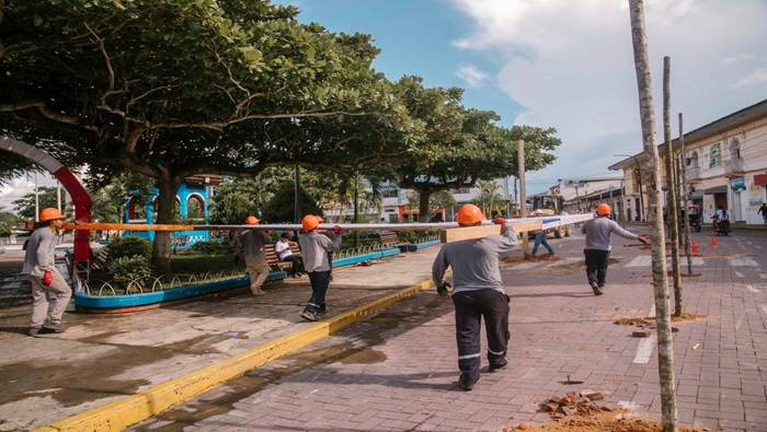 la obra consta en la construcción de bancas, sardineles, piso de terrazo, piletas públicas, reparación del obelisco, glorieta moderna, letras turísticas en 3D de Yurimaguas