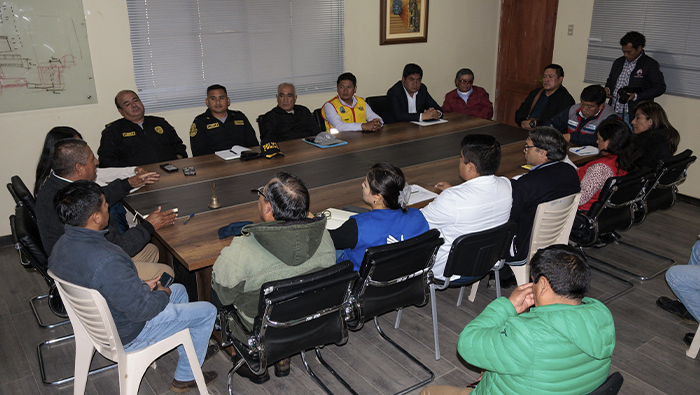 Imagen del desarrollo de la reunión con todos los mimbros del COPROSEC