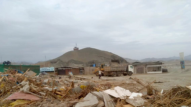Recojo de desmonte en la Playa Tuquillo