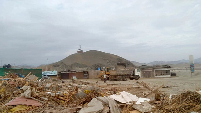 Recojo de desmonte en la Playa Tuquillo