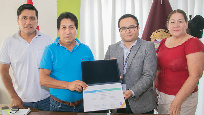 Reconocimiento por su compromiso con el desarrollo por parte del Instituto Peruano de Negocios