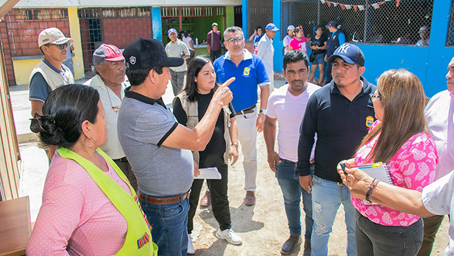 Alcalde de Huarmey inspecciona terminal pesquero y mercado para mejorar servicios