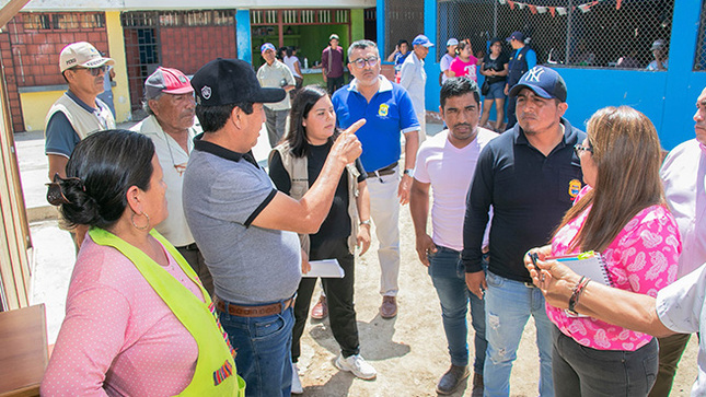 Alcalde de Huarmey inspecciona terminal pesquero y mercado para mejorar servicios