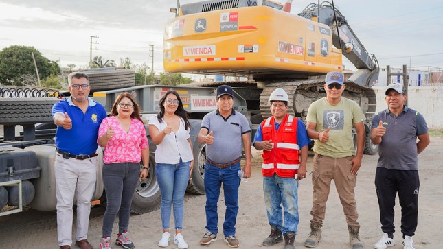 Alcalde de Huarmey recibe maquinarias pesadas para descolmatación del río Huarmey