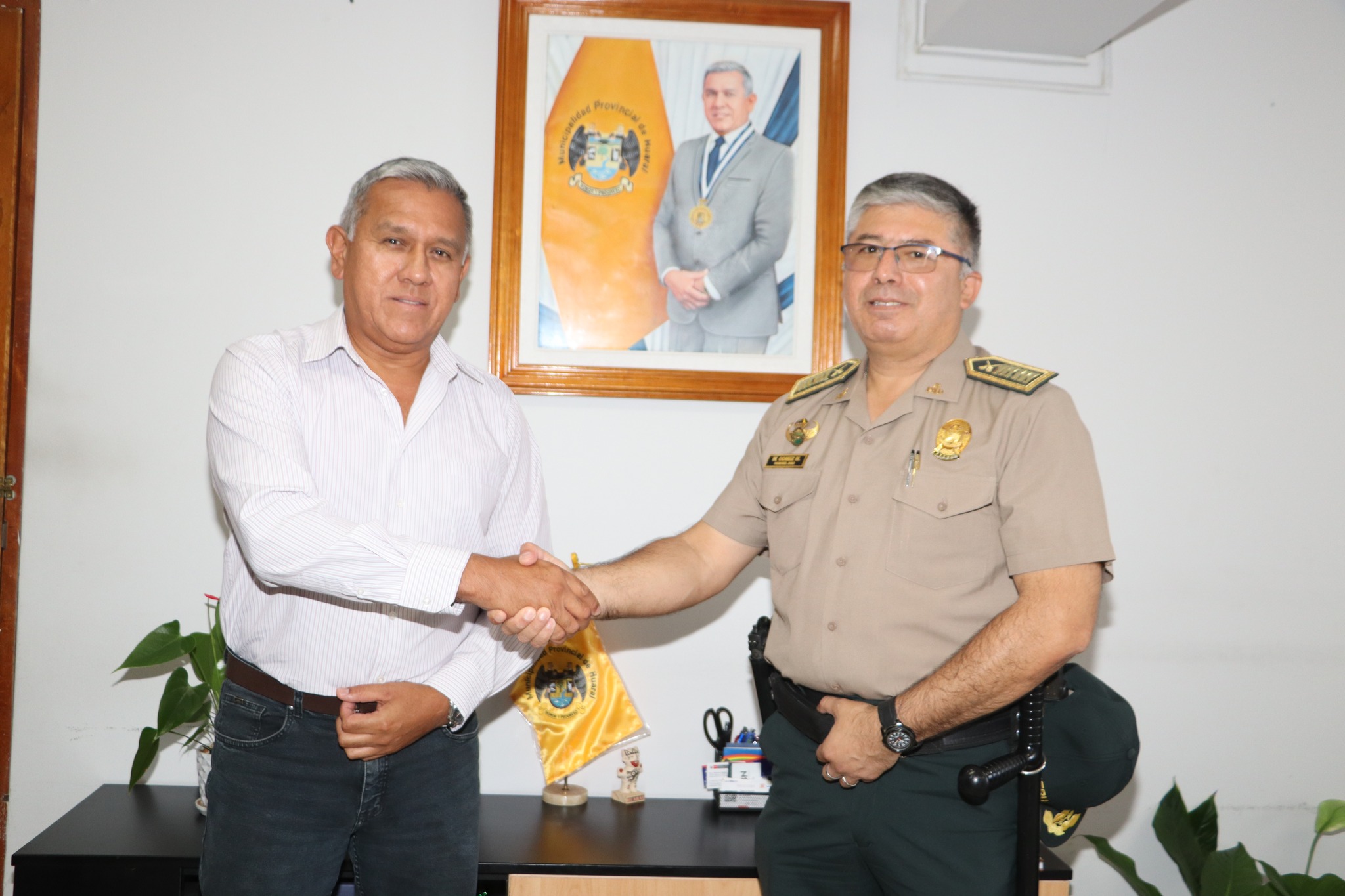 Seguridad Ciudadana: Alcalde Fernando Cárdenas recibe al nuevo jefe de la Divpol Huaral 