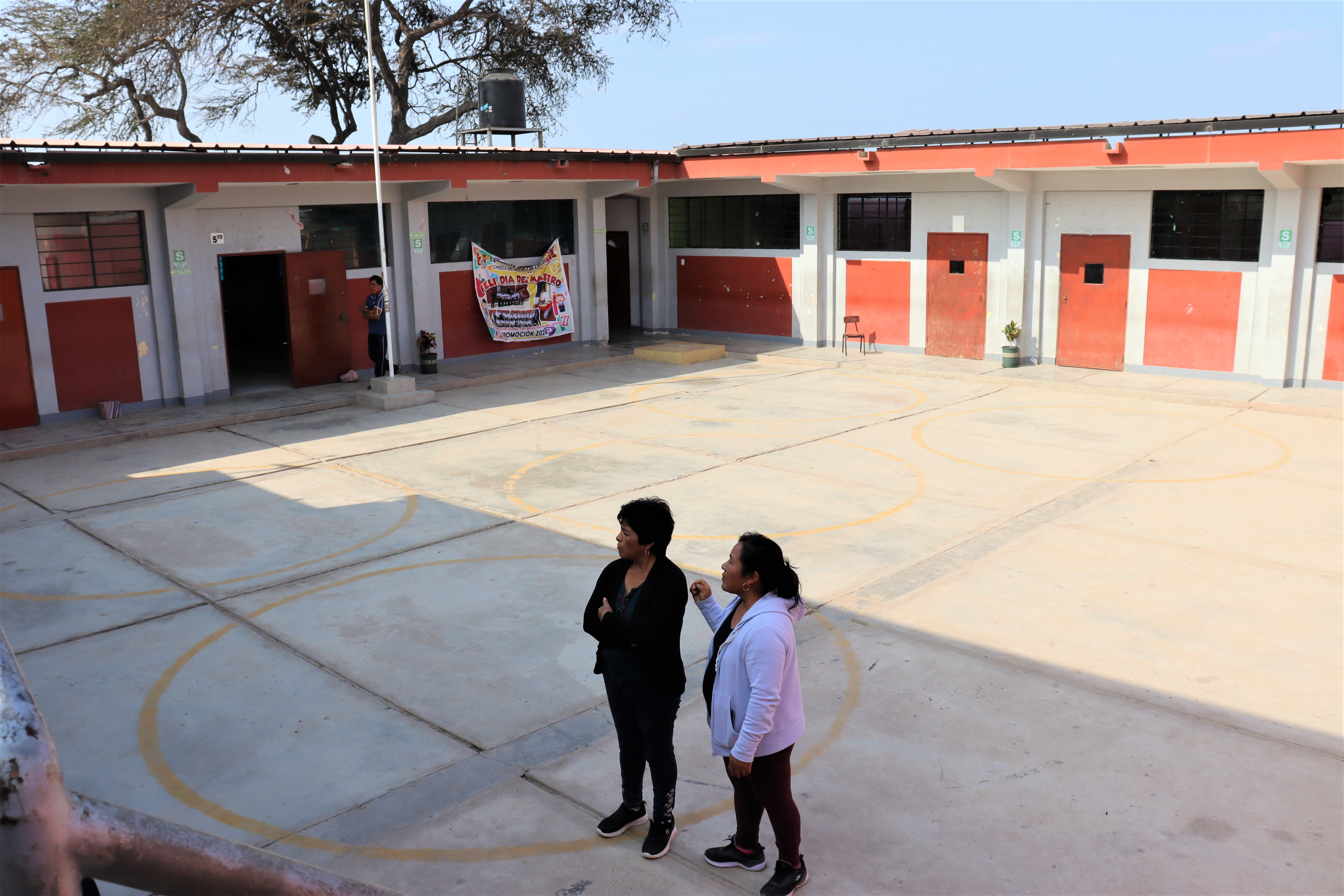 Foto de colegio en mal estado