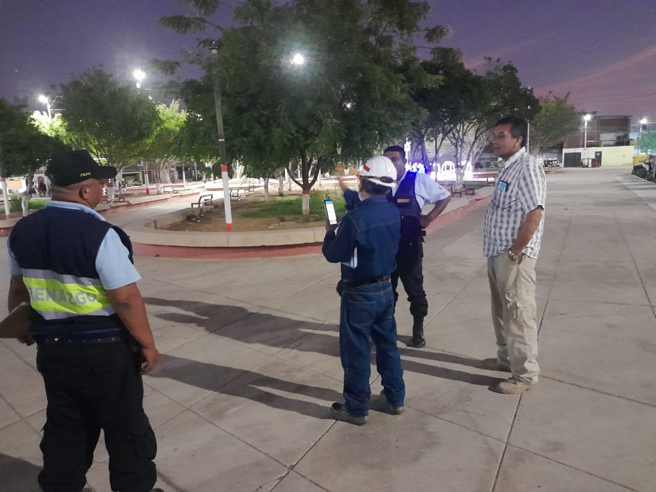 Operativo de verificación de alumbrado público en Sullana garantiza iluminación eficiente