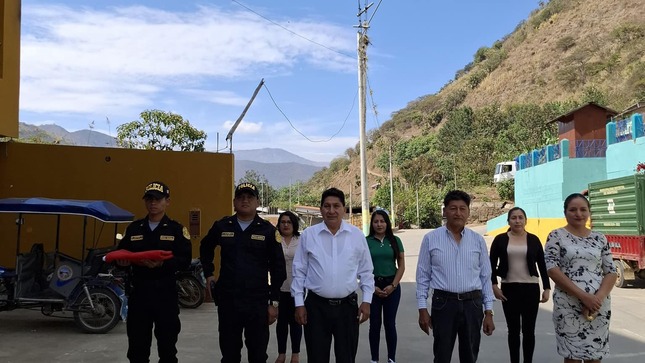 Izamiento Dominical del Pabellón nacional del Perú 