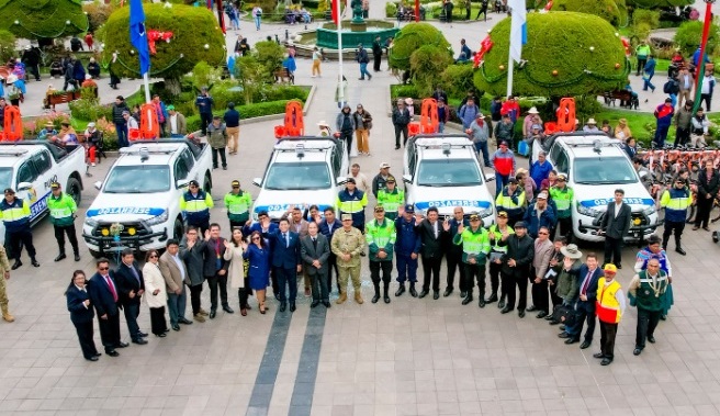 Municipalidad Provincial de Puno rinde homenaje a los mártires del 9 de enero
