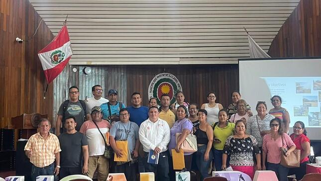 Fotografía de reunión de dirigentes de fajas marginales 