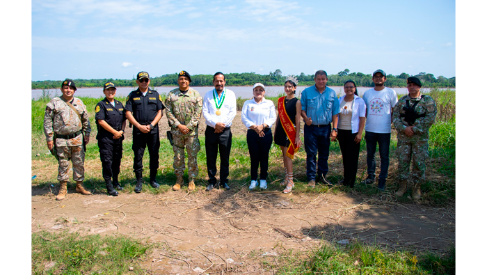 Alcaldesa participa en Acci贸n C铆vica en Papaplaya.