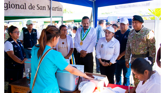 Alcaldesa participa en Acci贸n C铆vica en Papaplaya.