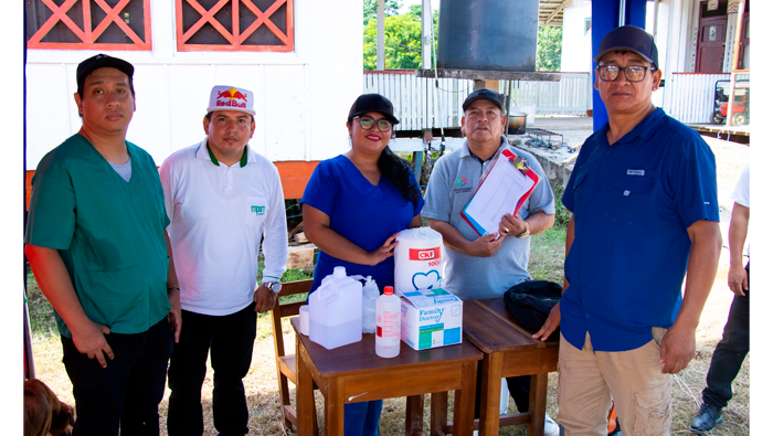 Alcaldesa participa en Acci贸n C铆vica en Papaplaya.