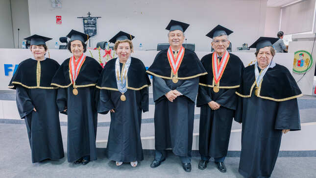 Mesa de Honor de ceremonia de Doctor Honoris Causa