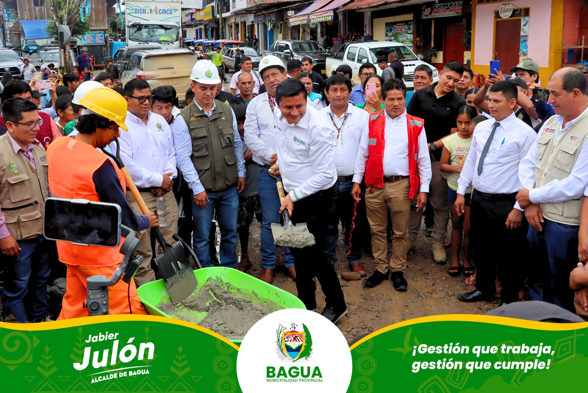 Alcalde Jabier Jul贸n particip贸 en la colocaci贸n de la primera piedra