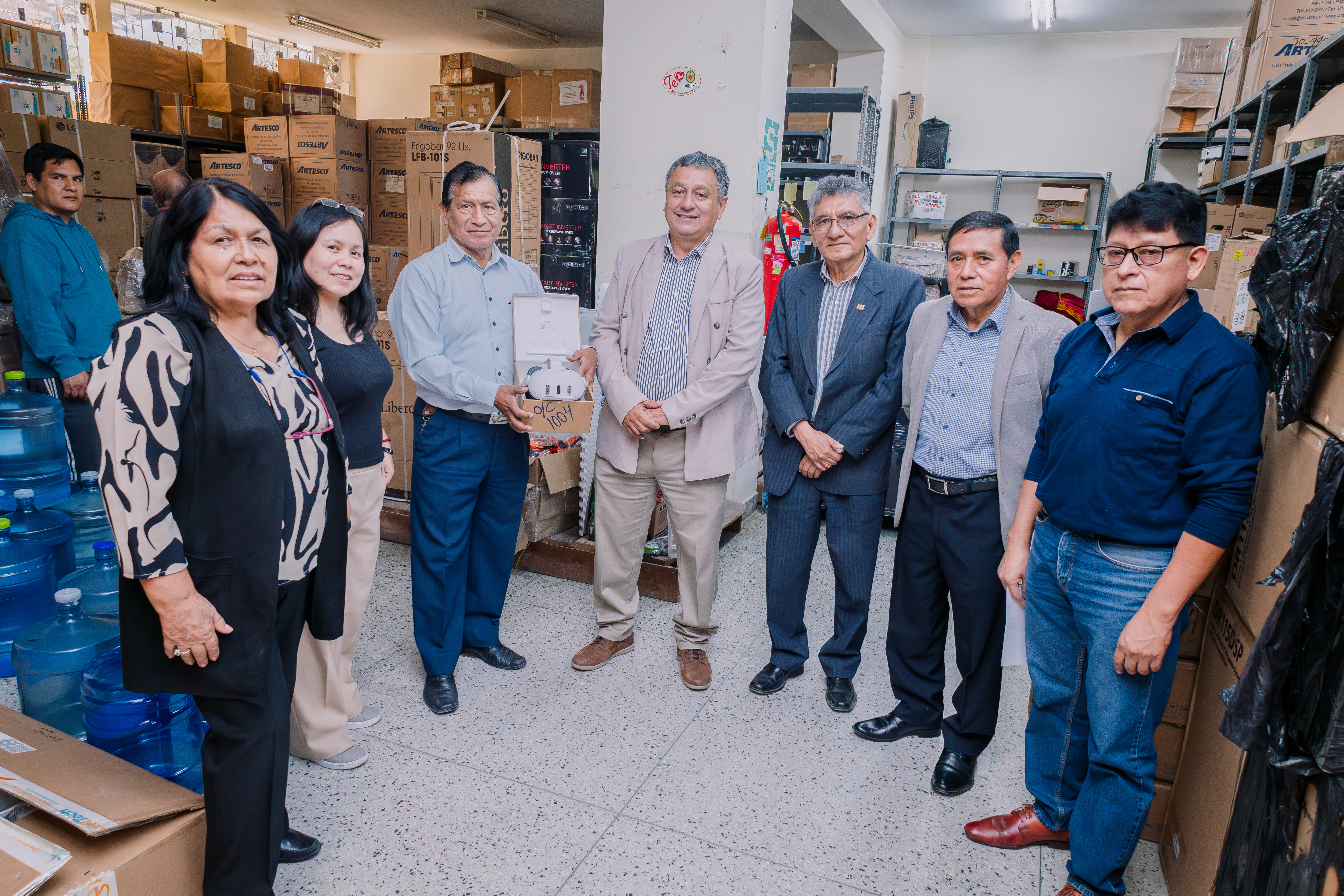 Entrega de equipos para laboratorio BIM en almacén 