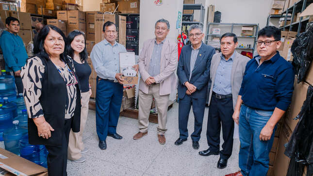 Entrega de equipos para laboratorio BIM en almacén 