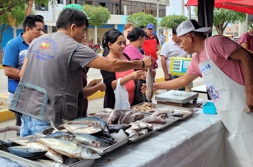 Más de 450 KG de pescado se vendieron en feria a comer pescado