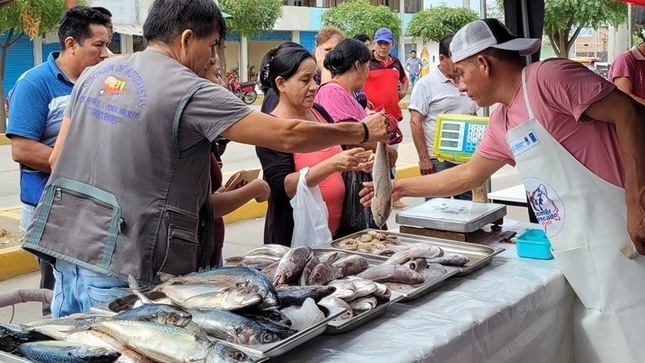 Más de 450 KG de pescado se vendieron en feria a comer pescado