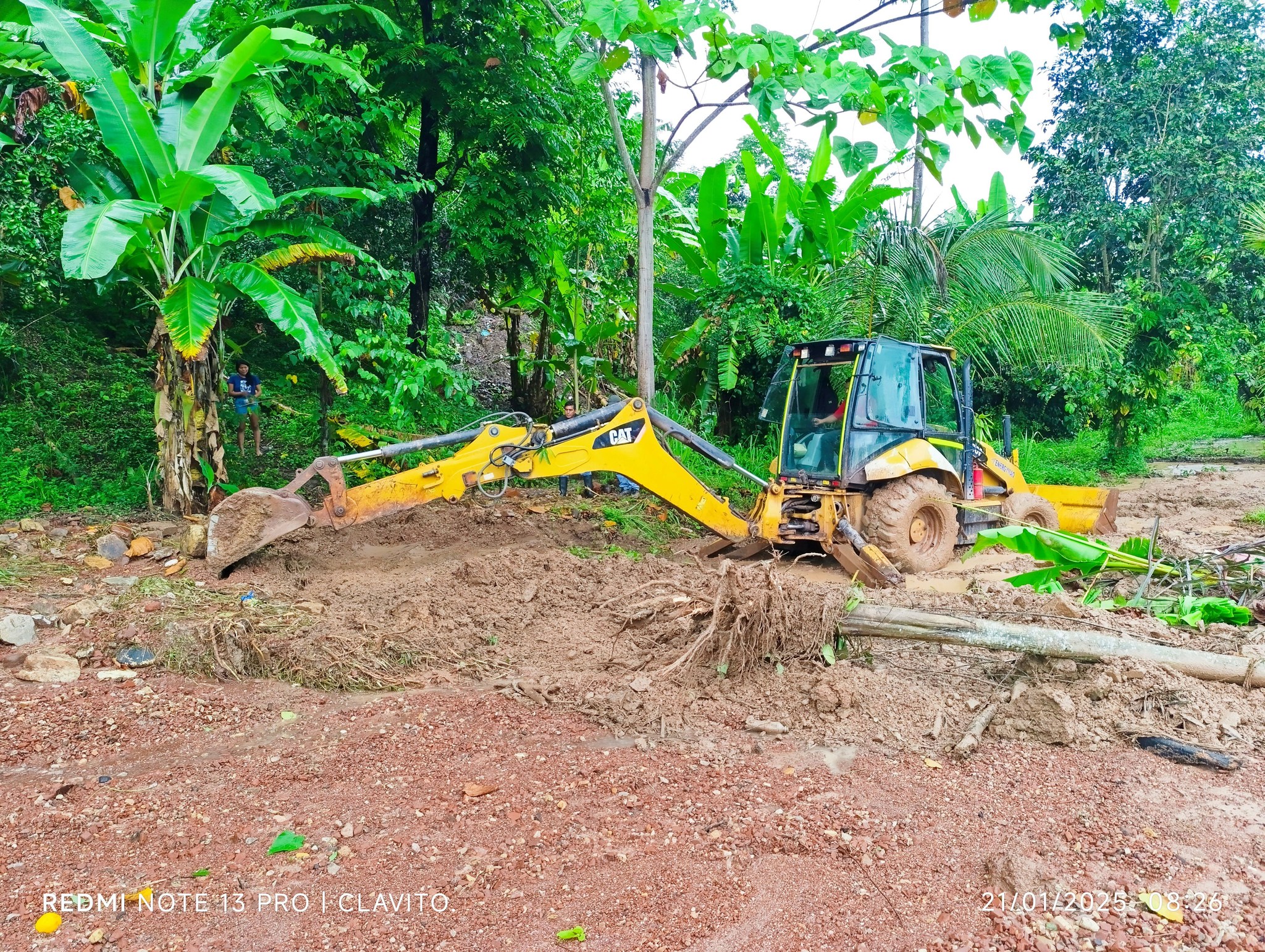 Trabajos De Descolmatación y Limpieza Del Derrumbe Que Inundó La Comunidad Nativa De Santa Rosa De Ubiriki.