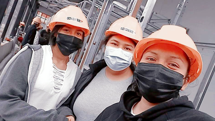 Becarias en carreras de construcción destacan