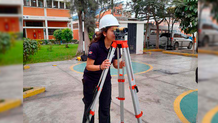 Danitza Cordova en prácticas de sus estudios