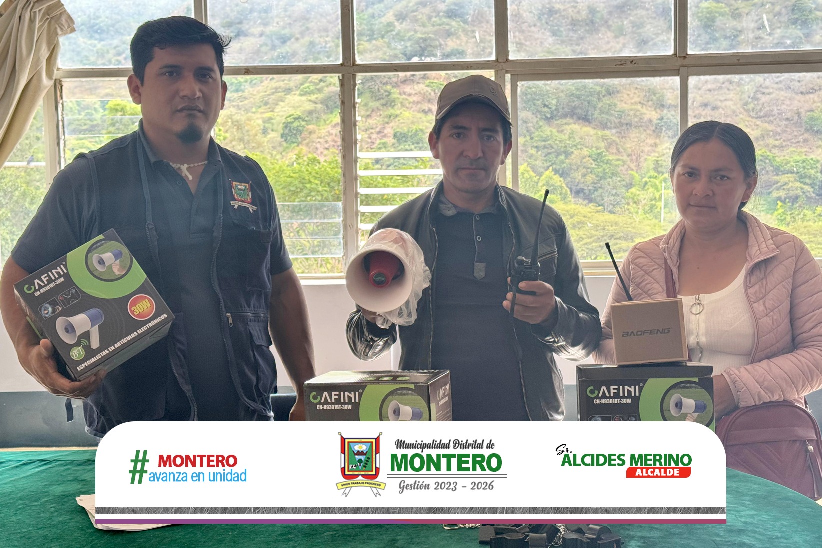 MDM Realiza Entrega de Radios E Indumentaria a Rondas Campesinas de Montero