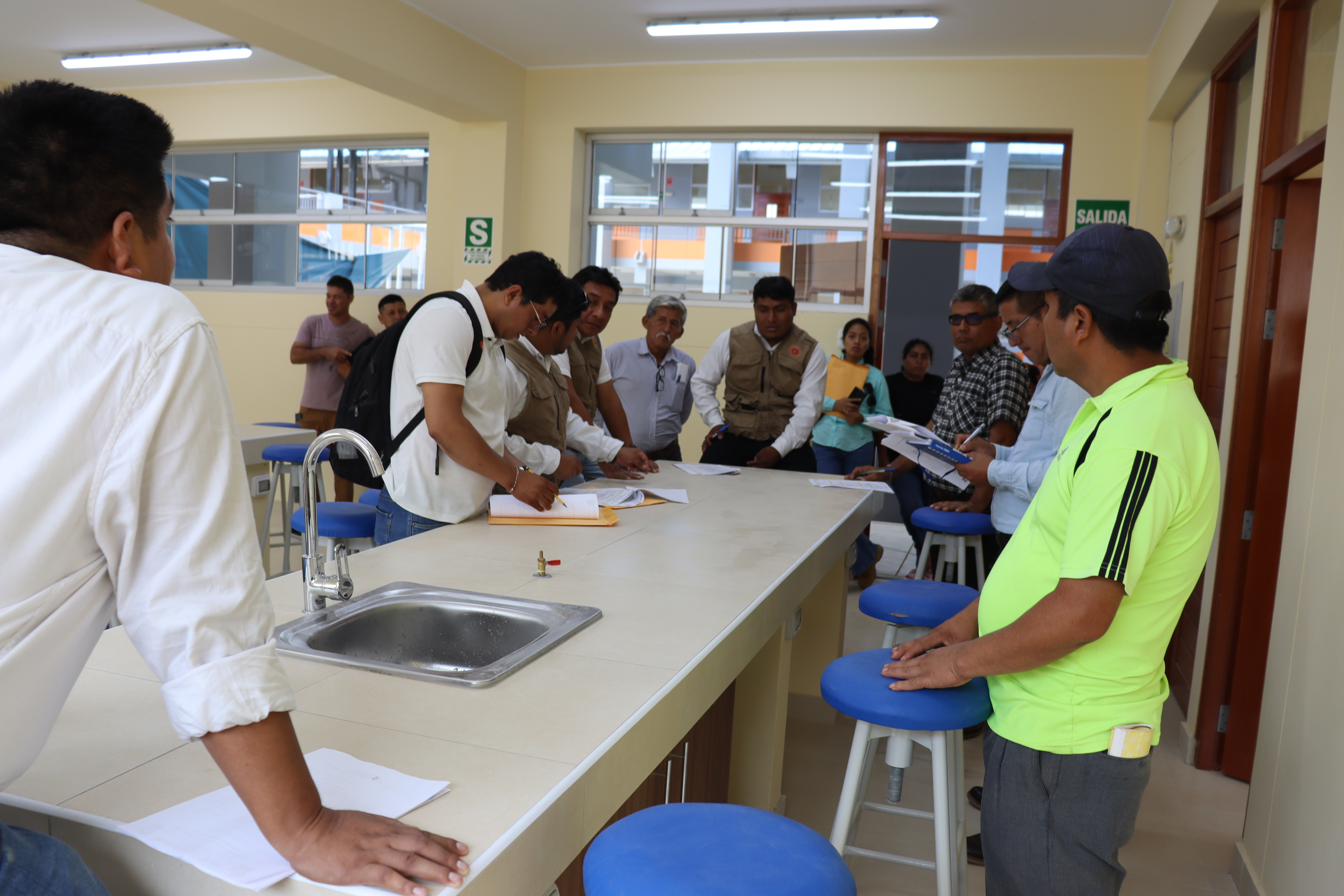 Entrega de colegio por parte de la Municipalidad Distrital de Canchaque a Ugel Piura