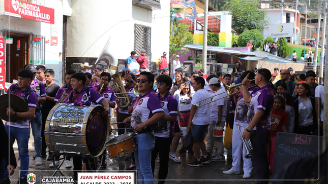 Primera globeada oficial del carnaval de la diversidad Cajabamba 2025