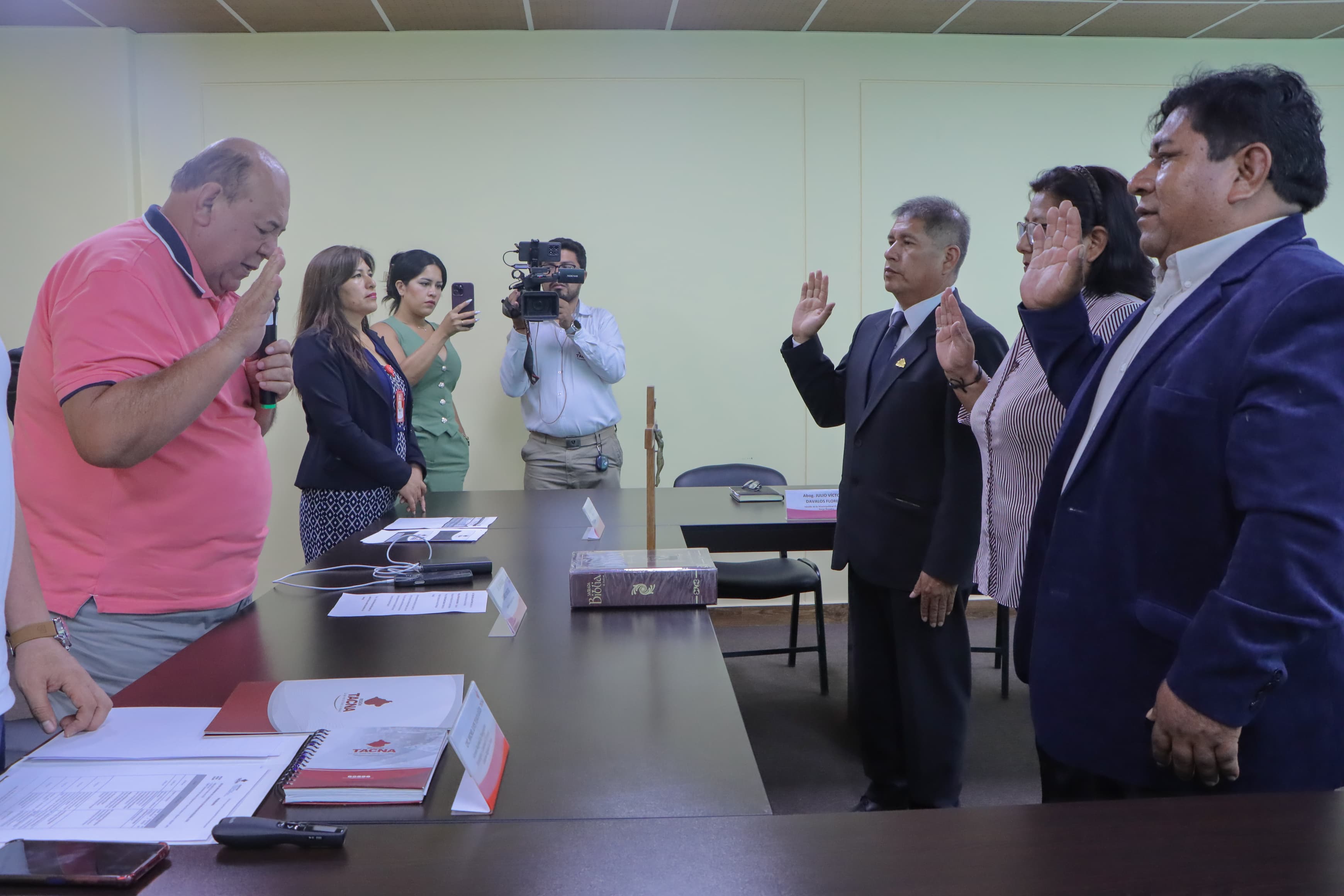 Juramentan representantes de la Sociedad Civil ante el CCR