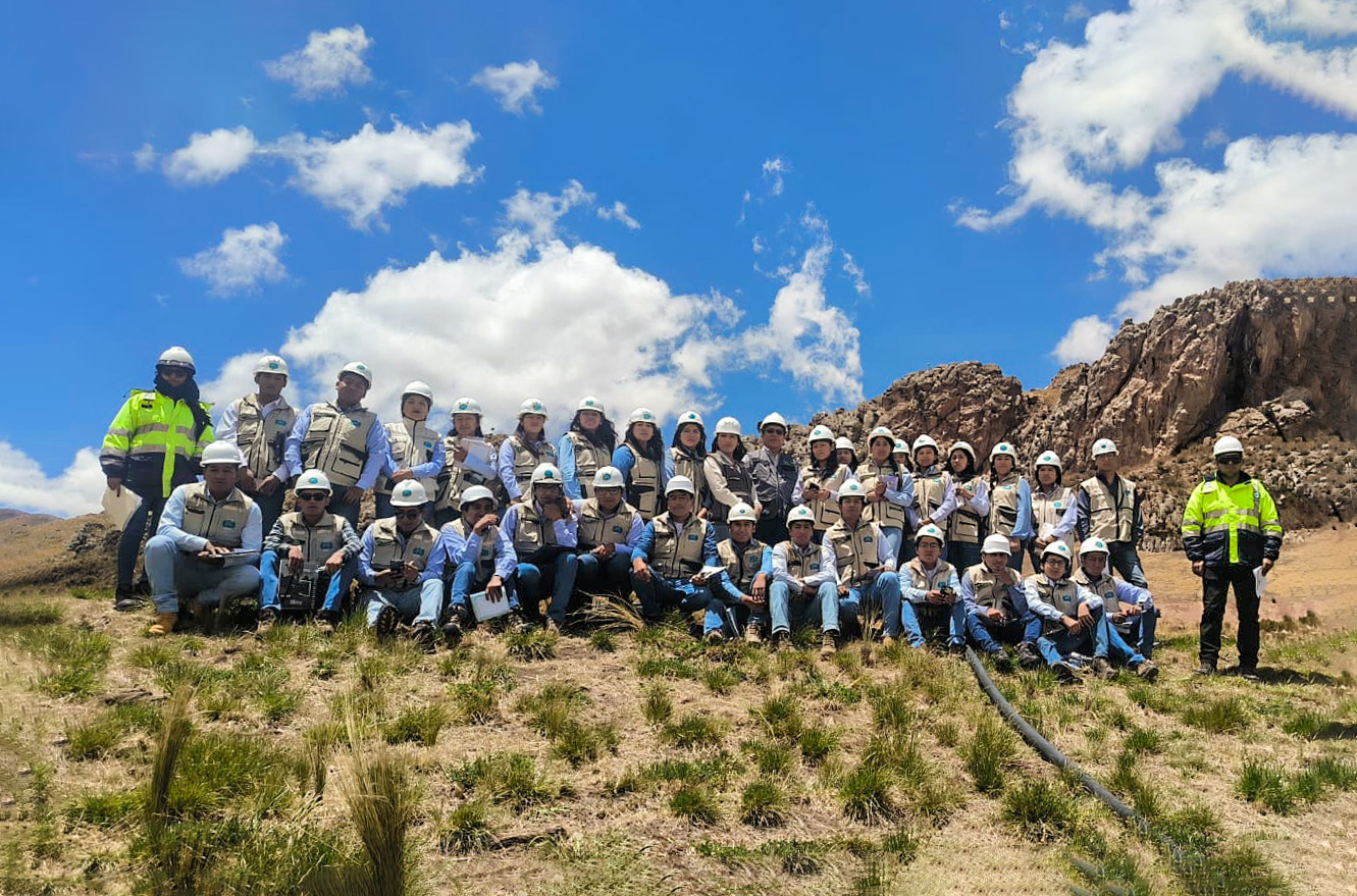 Estudiantes de la Universidad Nacional de Juliaca fortalecen sus conocimientos en remediación de pasivos mineros