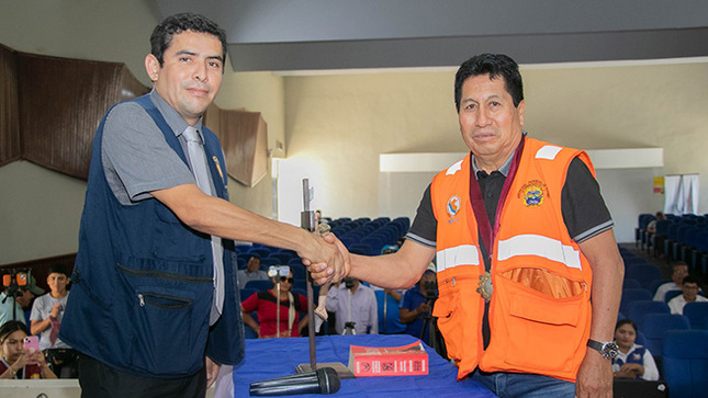 Alcalde juramenta a miembros de la plataforma de defensa civil y centro de operaciones de emergencia provincial de Huarmey
