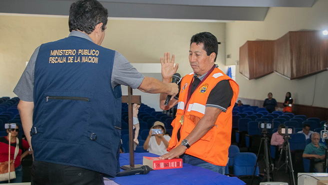 Alcalde juramenta a miembros de la plataforma de defensa civil y centro de operaciones de emergencia provincial de Huarmey