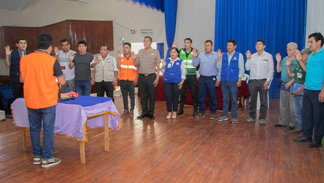 Alcalde juramenta a miembros de la plataforma de defensa civil y centro de operaciones de emergencia provincial de Huarmey