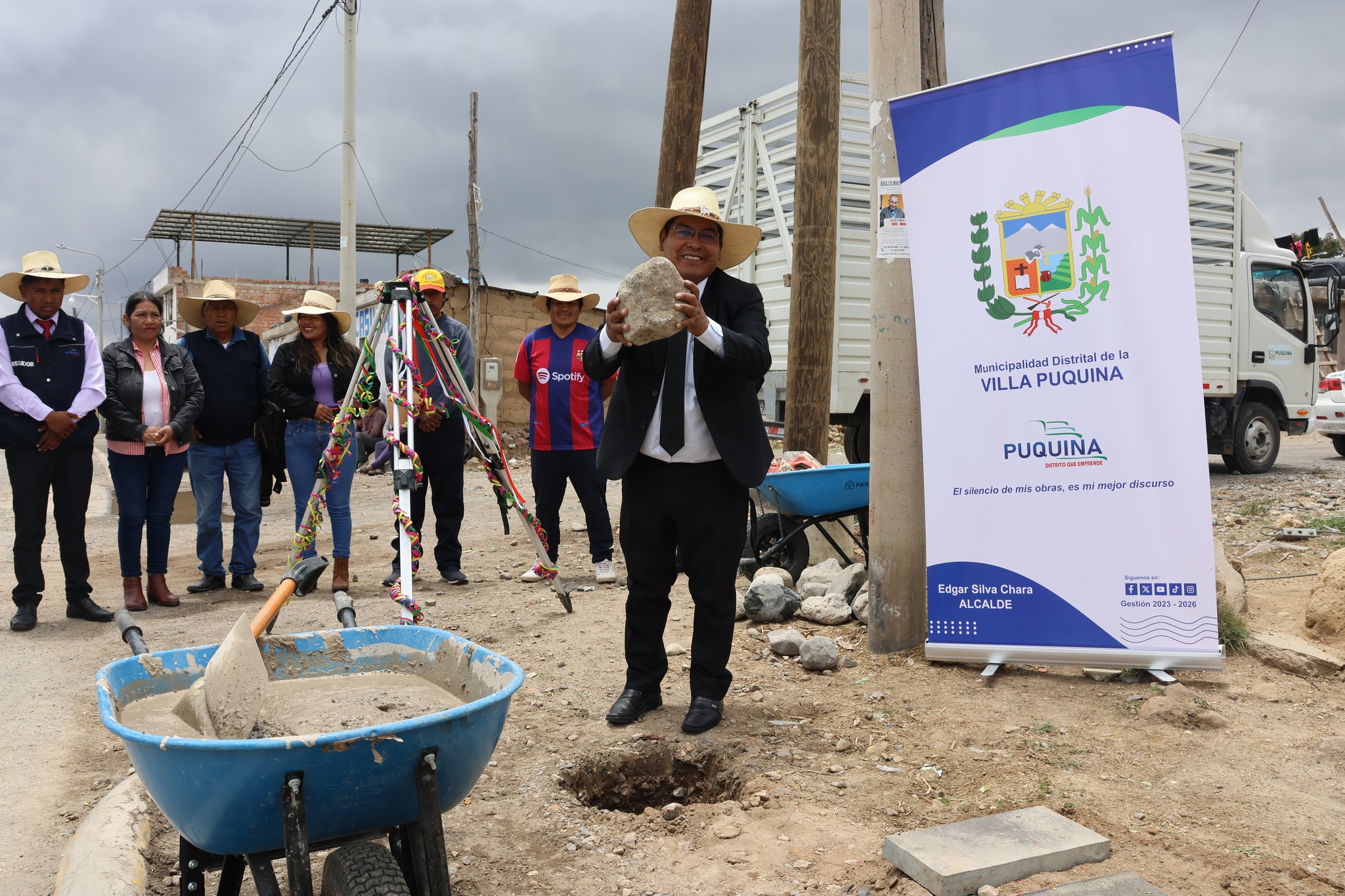 Colocación de Primera Piedra vía principal Talamolle.