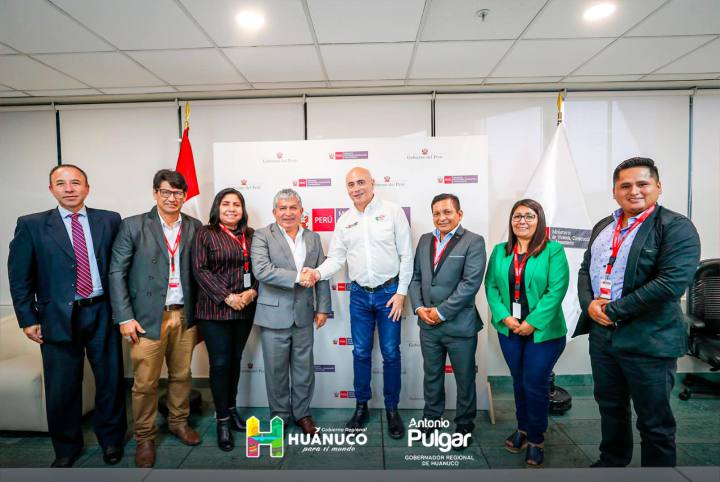 Gobernador Pulgar asegura financiamiento para proyectos de saneamiento y mejoramiento de barrios en Huánuco