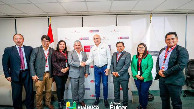 Gobernador Pulgar asegura financiamiento para proyectos de saneamiento y mejoramiento de barrios en Huánuco