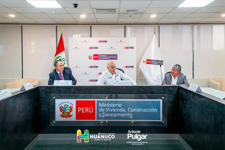 Gobernador Pulgar asegura financiamiento para proyectos de saneamiento y mejoramiento de barrios en Huánuco