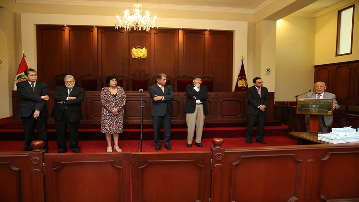El Tribunal Constitucional (TC) rindió ayer un sentido homenaje a las mujeres en general, especialmente a las mujeres trabajadoras del TC, al celebrarse  el “Día internacional de la Mujer”. 