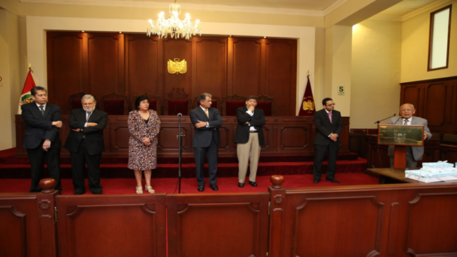El Tribunal Constitucional (TC) rindió ayer un sentido homenaje a las mujeres en general, especialmente a las mujeres trabajadoras del TC, al celebrarse  el “Día internacional de la Mujer”. 