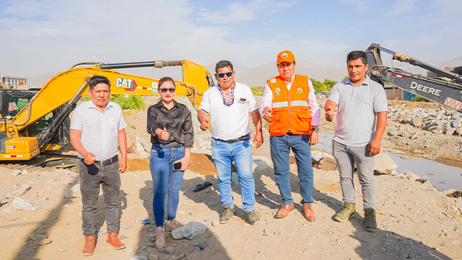 Alcalde inspecciona trabajos limpieza y descolmatación del rio Huarmey