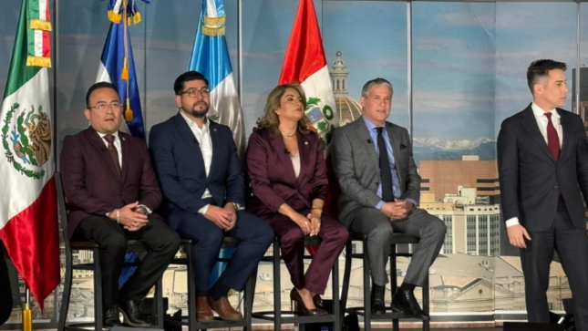 Consulado peruano en Denver facilita información sobre el servicio consular en el “Foro Comunitario” de Telemundo Colorado