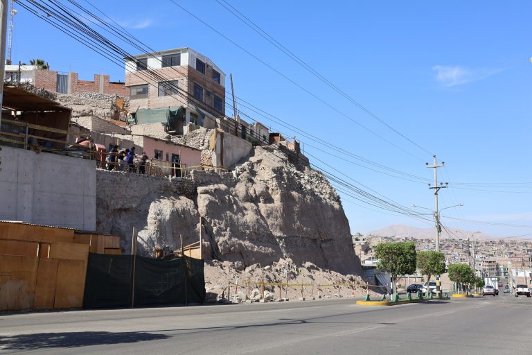 La Municipalidad Provincial de Mariscal Nieto bajo la dirección del CPC. John Larry Coayla, sigue adelante con la construcción del muro de contención en la Av. Andrés A. Cáceres (sector el “Gallito”), una obra de gran importancia para la seguridad y el desarrollo urbano de nuestra ciudad.