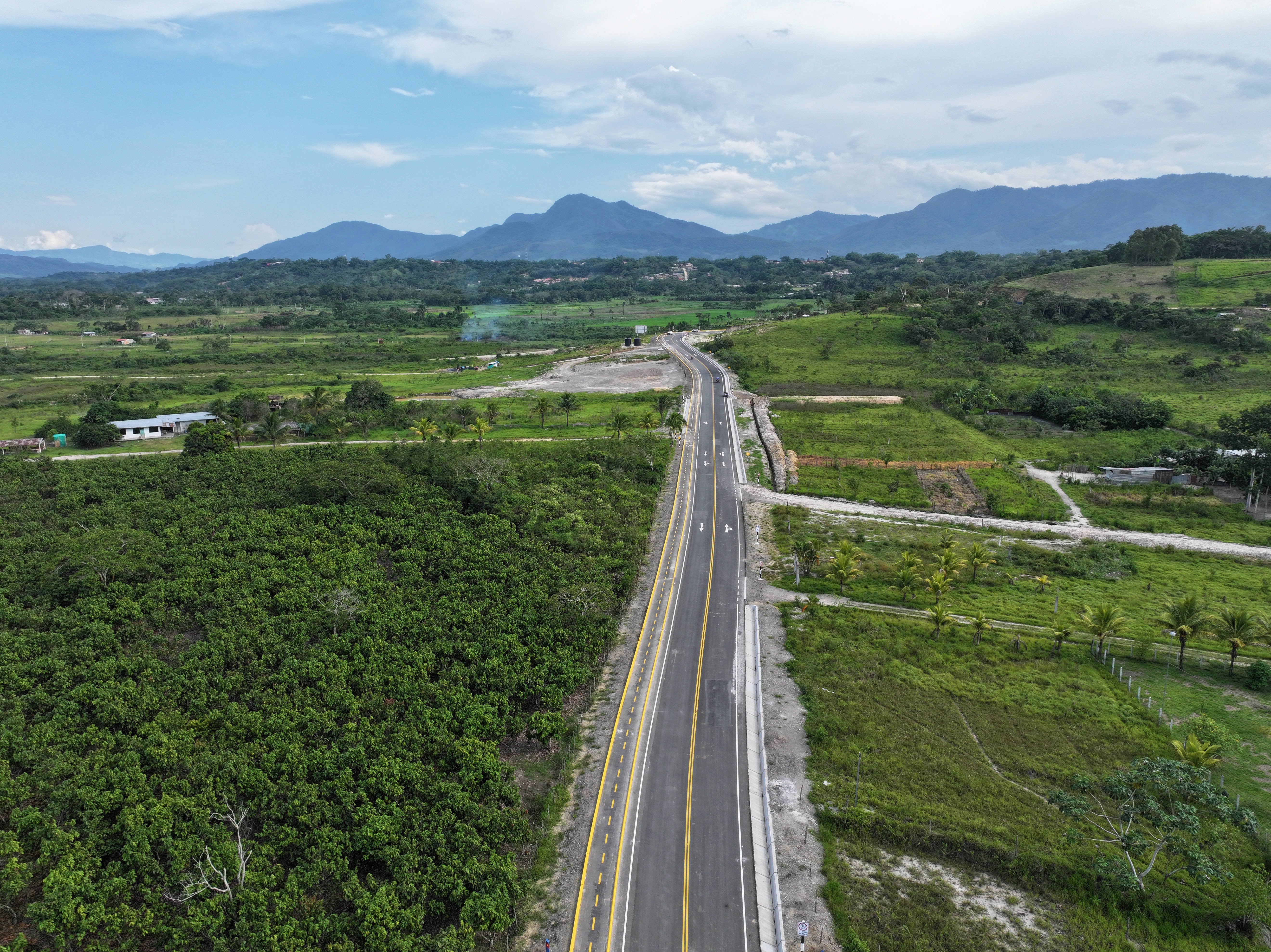 asfaltado de la carretera Puente Motilones – Sector Fachín – Sector Cococho – Puerto Tahuishco