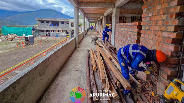 Construcción de moderna infraestructura de la institución educativa de Pachachaca muestra importante avance físico