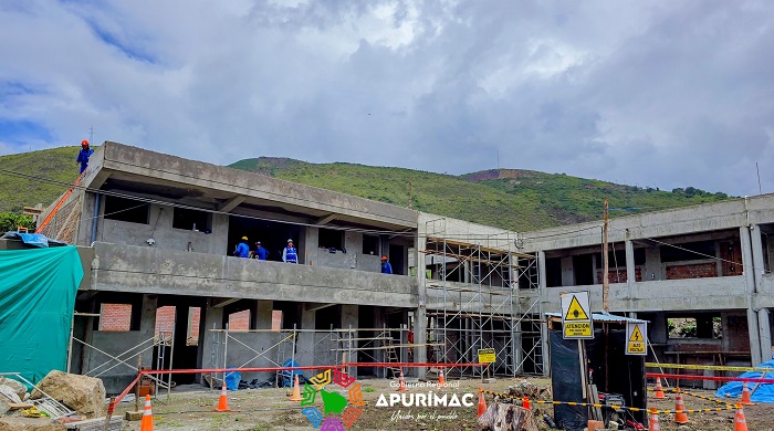 Construcción de moderna infraestructura de la institución educativa de Pachachaca muestra importante avance físico